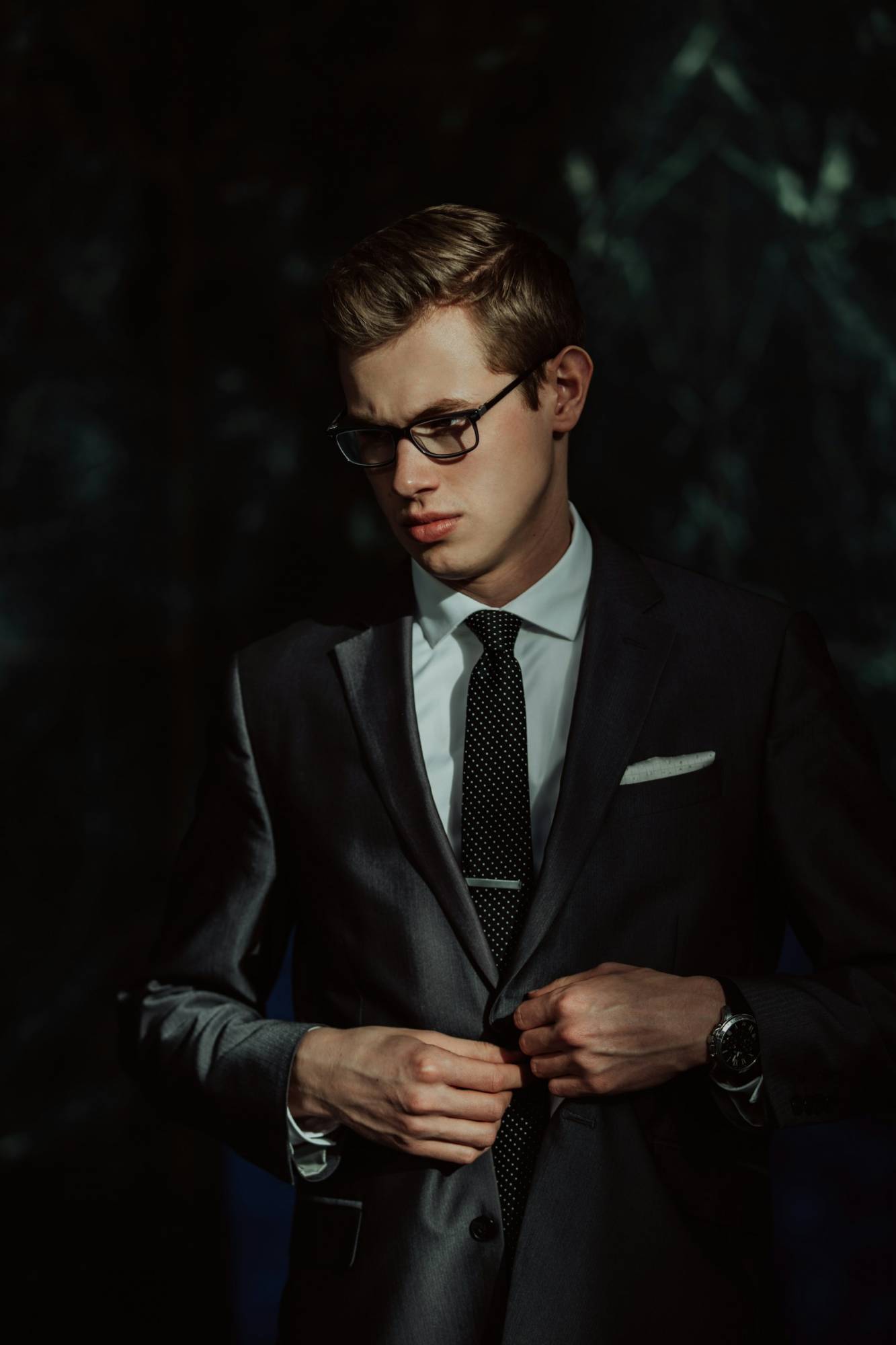 choosing the right suit colour for your body type