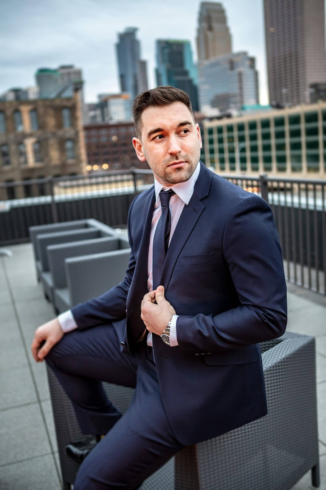 what are the key features to look for in a high quality business suit