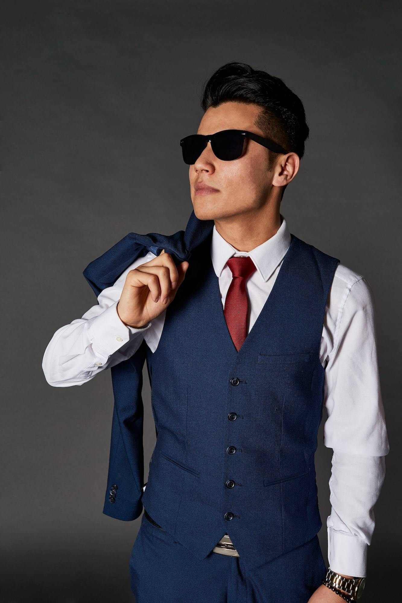 Selecting Sunglasses To Match Your Suit Selecting Sunglasses To Match Your Suit